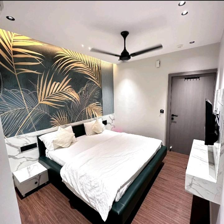 V Love Hotel Surat Ngoại thất bức ảnh