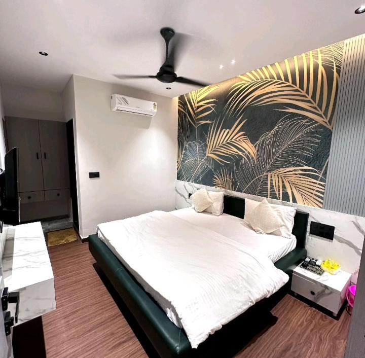 V Love Hotel Surat Ngoại thất bức ảnh
