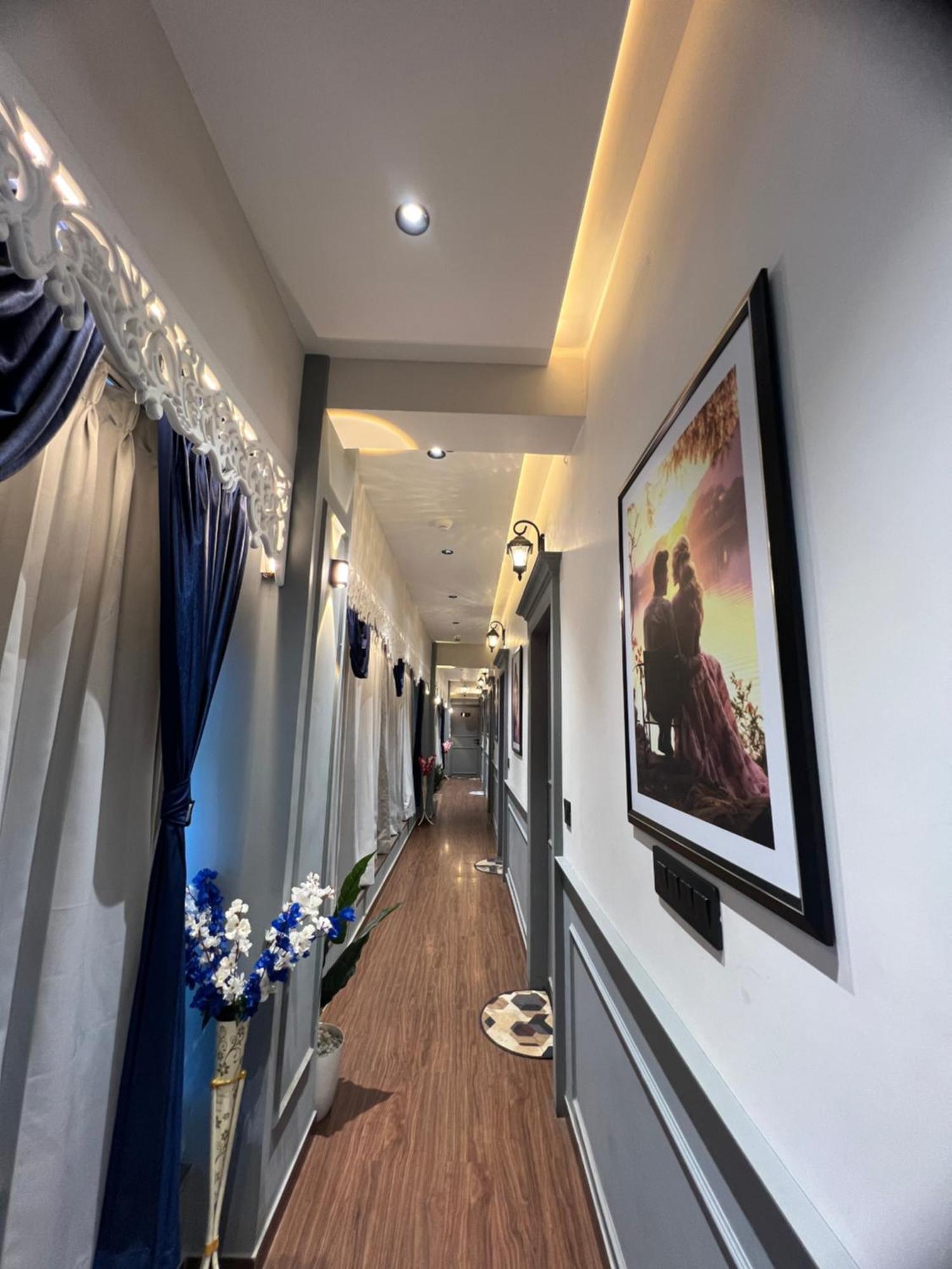 V Love Hotel Surat Ngoại thất bức ảnh