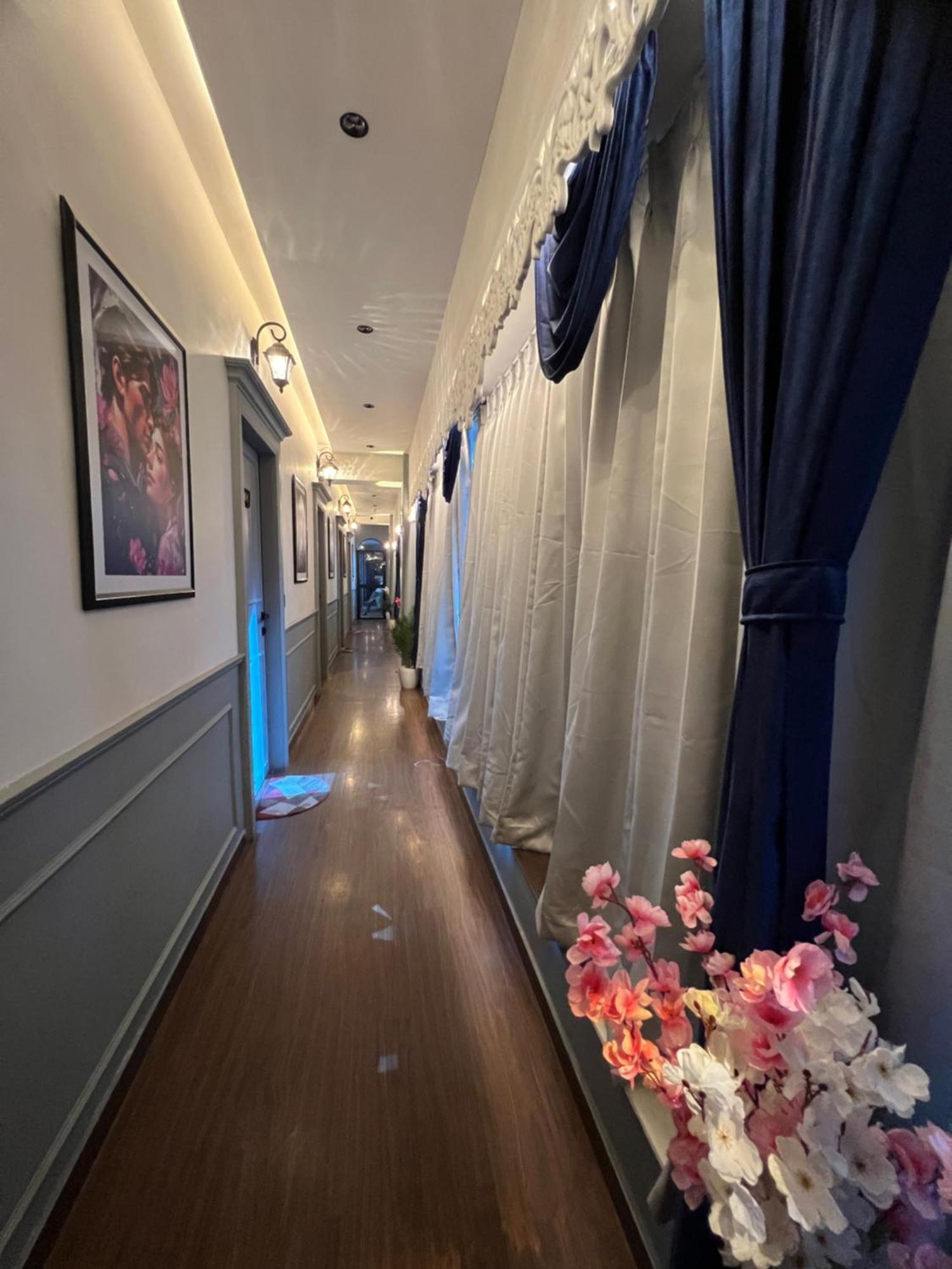 V Love Hotel Surat Ngoại thất bức ảnh